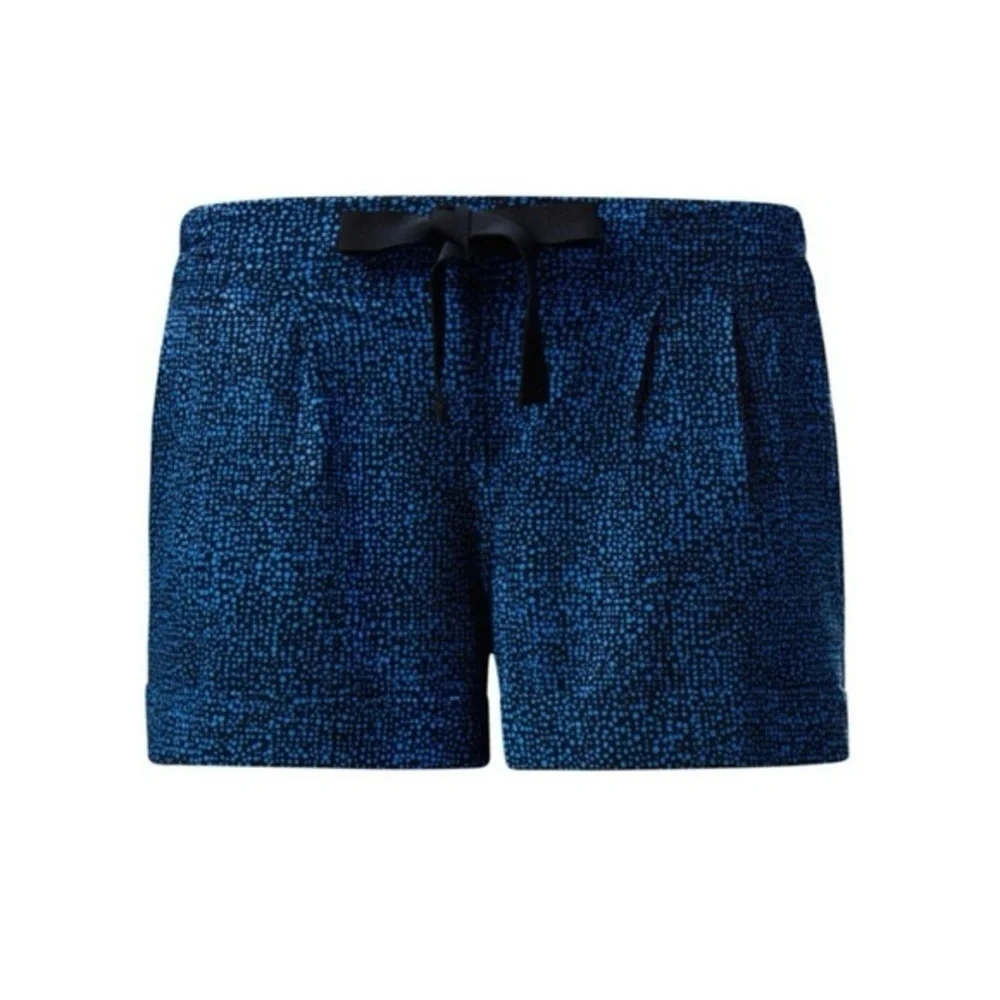 EUC - Lululemon Spring Break Away Short II Blue and Black Print Size 4